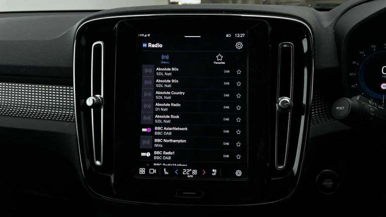 2022 Volvo XC40 Plus, B3 mild hybrid, Petrol, Dark ESTATE Petrol/Electric Hybrid Automatic