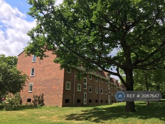 2 bedroom flat in Hayes Lane, Beckenham, BR3 (2 bed) (#3067647)