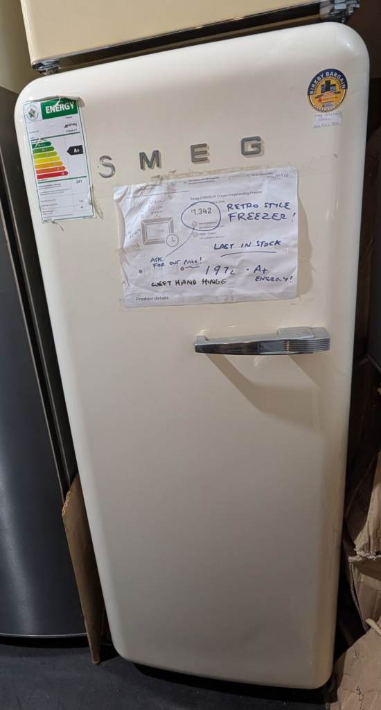 SMEG 151CM RETRO 50'S CREAM UPRIGHT FREEZER-LARGE 170L CAPACITY-FAST FREEZE-NEW GRADED-WOW-TOP SPEC