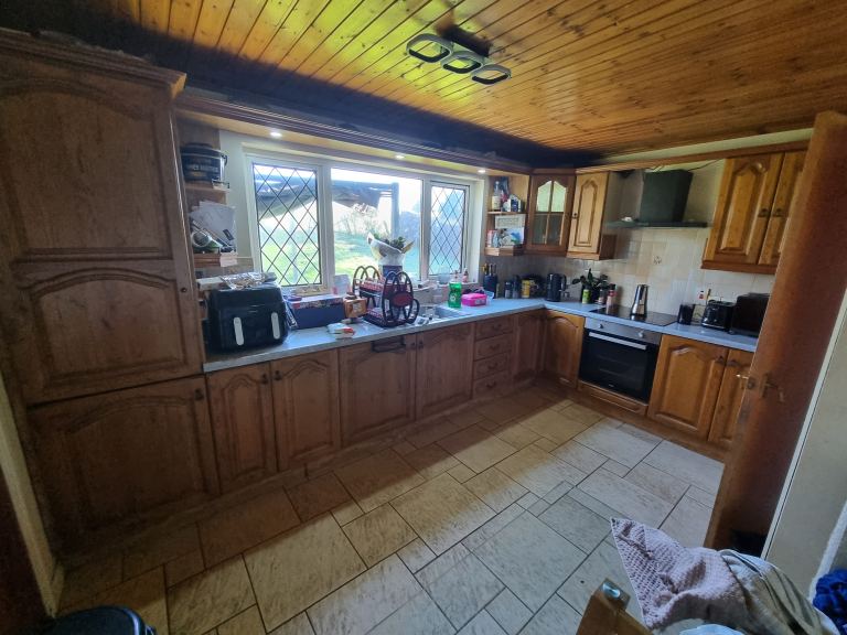 Complete Oak Kitchen & Utility Units for Sale – Ready for Collection Tuesday 10/03