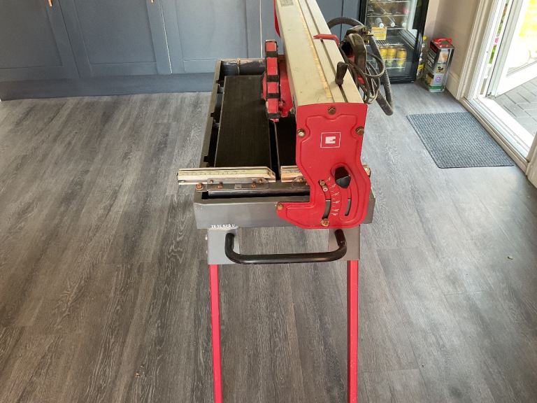 Portable tile machine in good condition