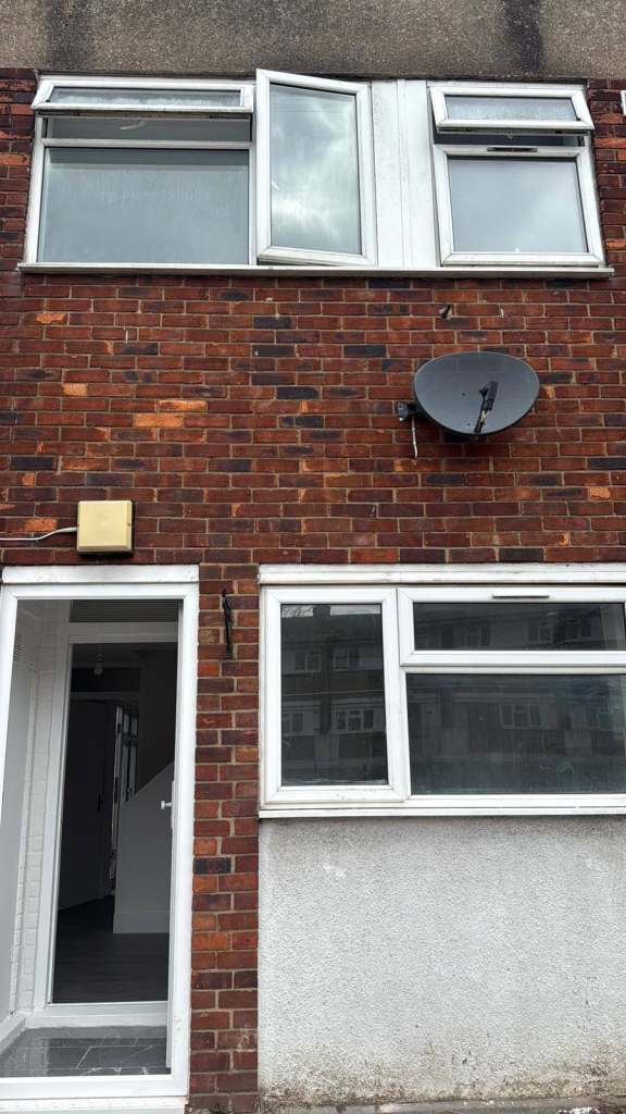 2 bedroom Property 2 Floors Canning Town , Available to rent 