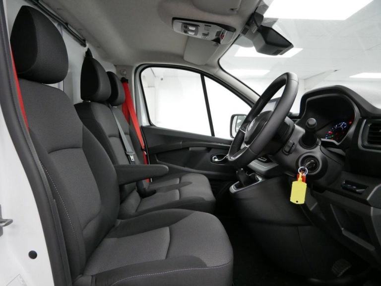 74 RENAULT TRUCKS TRAFIC 2.0 BLUEDCI 150 BHP LONG RED EDITION REFRIGERATED