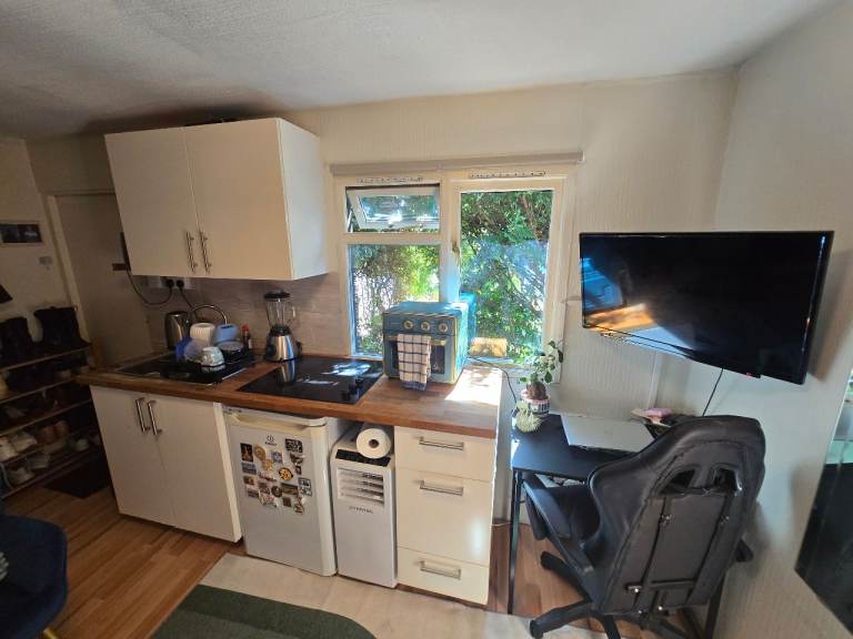 BEAUTIFUL GARDEN STUDIO FLAT TO RENT