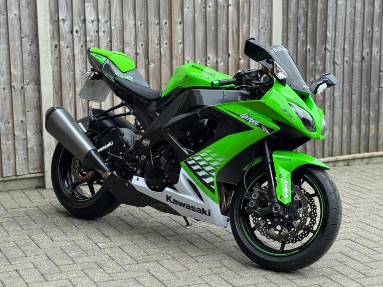 KAWASAKI NINJA ZX10R ANNIVERSARY EDITION 2011 (11) SUPER SPORT + 8,500 MILES 