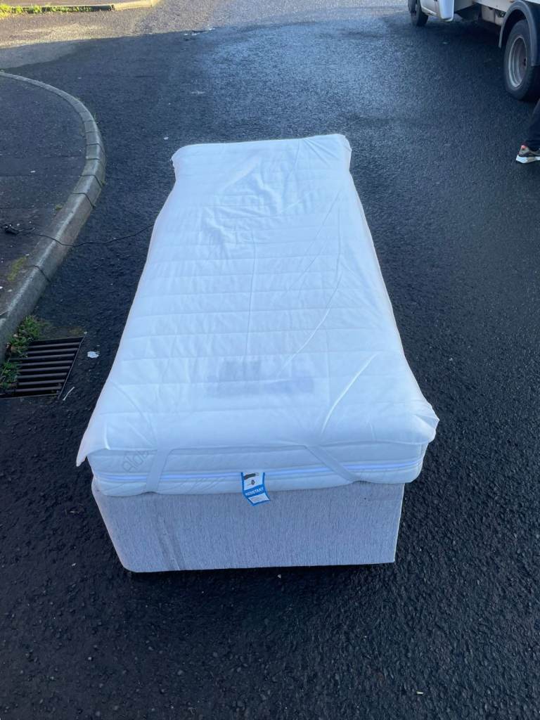 image for Craftmatic electric reclining single bed complete with matress   Only £120