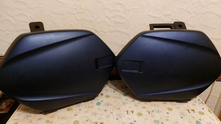 Panniers Yamaha Left & Right Panniers. needs locks otherwise vgc