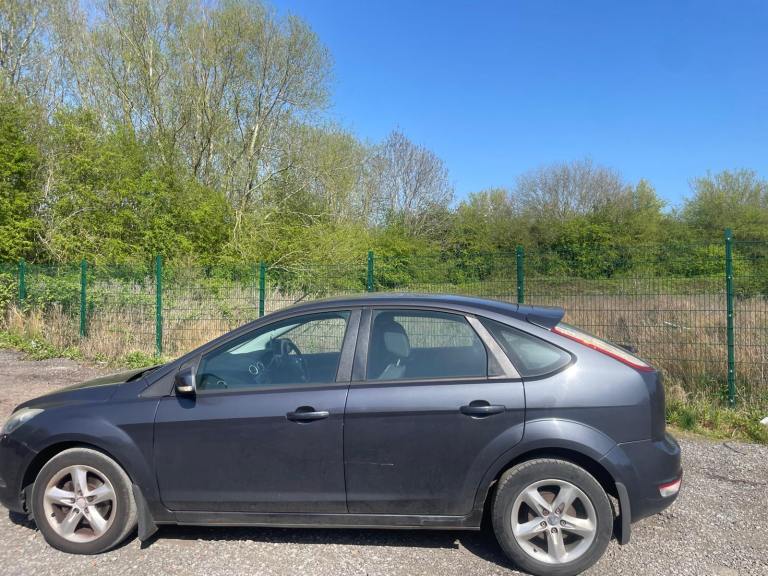 FORD FOCUS 1.6 ZETEC 2009 REG GREY 5 DOOR 12 MONTHS MOT SERVICE HISTORY LOW INSURANCE 40+MPG