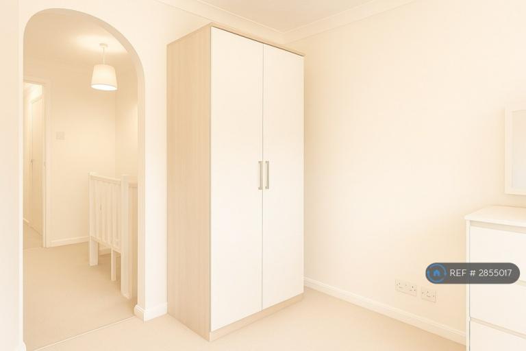 1 bedroom flat in Foxglove Way, Wallington, SM6 (1 bed) (#2855017)