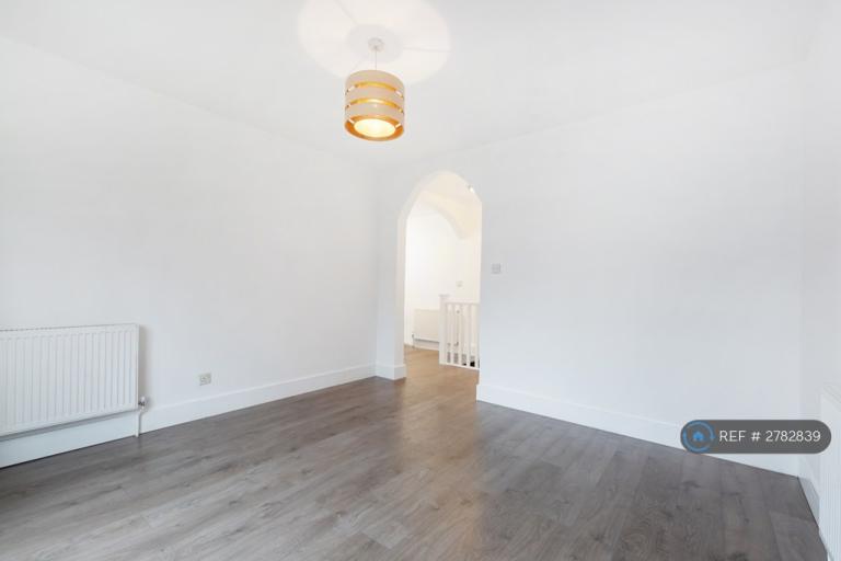 3 bedroom flat in Christchurch Road, London, SW2 (3 bed) (#2782839)