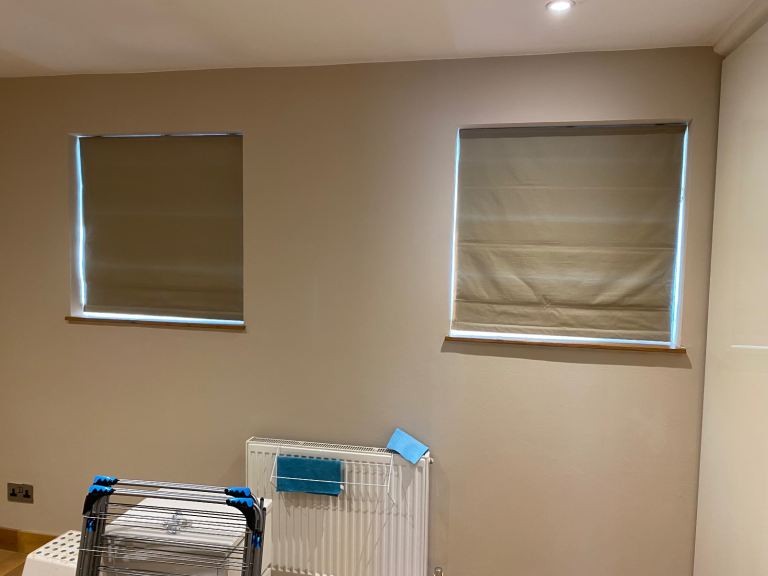 Set of 2 Sharp Roman blackout blinds with fittings 