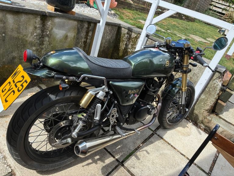 Bullit Spirit 125 Motorcycle – 2025 Green, good as new. 