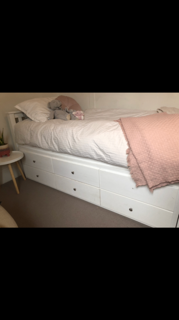 Single bed, pull out bed and drawer below