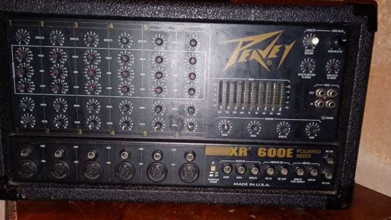Peavey XR 600E Powered Mixer Amplifier – Good Condition