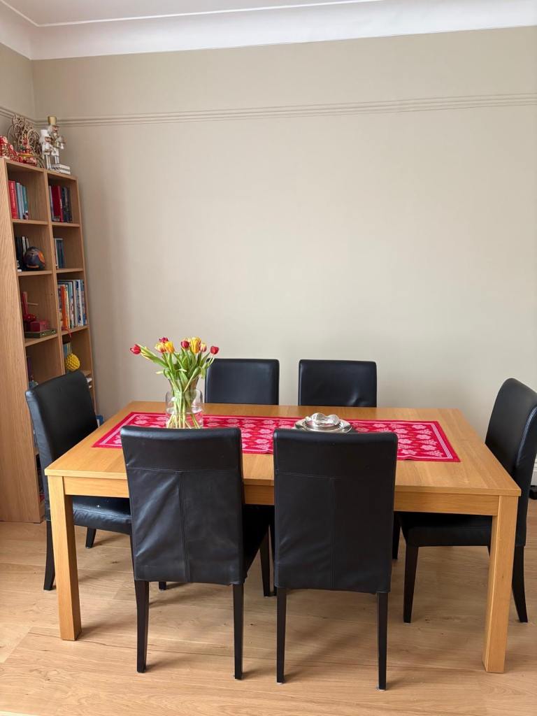 Extendable big table + 6 chairs 