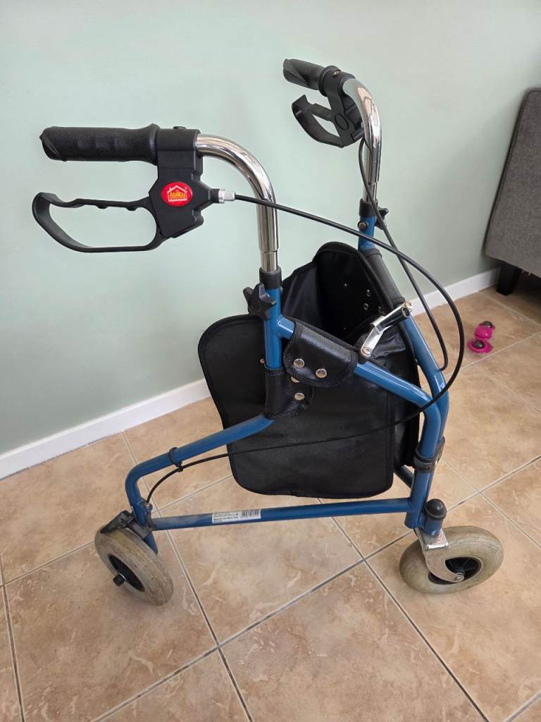 Free 3 wheeled walker