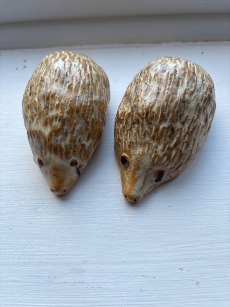 Pair of pottery hedgehogs 