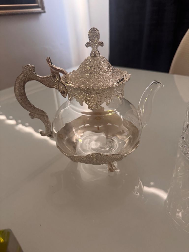 Lovely Silver-Coloured Glass Teapot – Looks Brand New