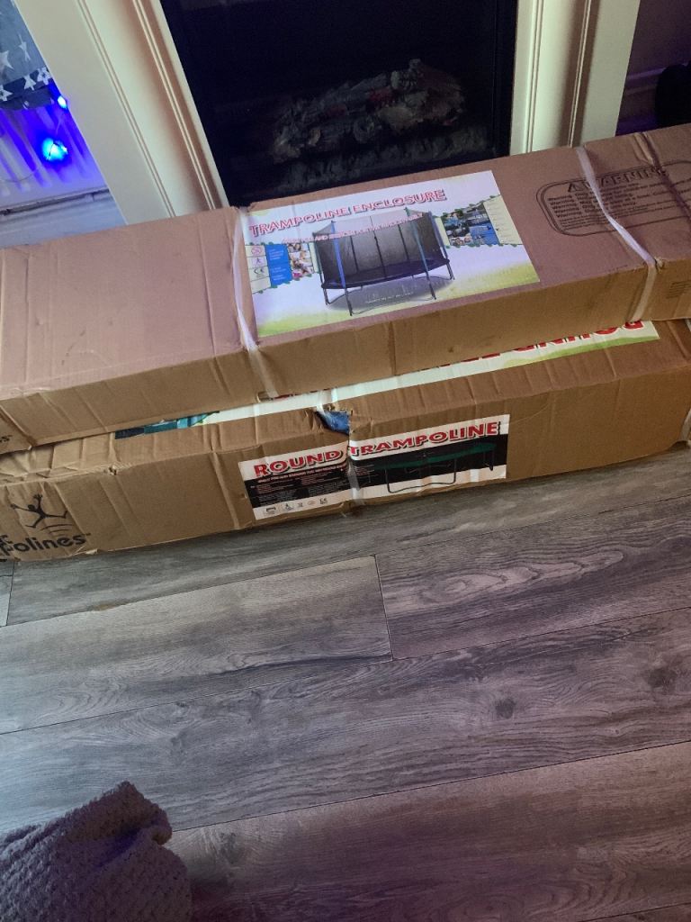 10ft trampoline and enclosure 