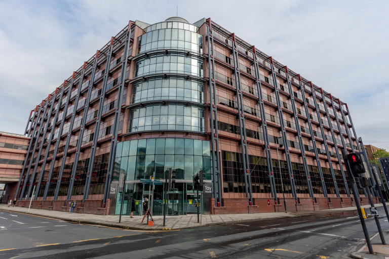 Glasgow - G24JR \ All-Inclusive Office Space for 2 Workstations