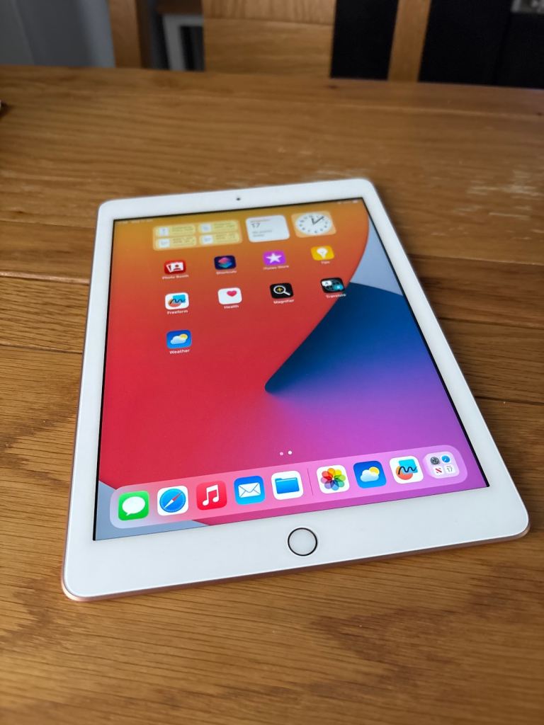Apple iPad – Rose Gold Back, White Front, Good Condition