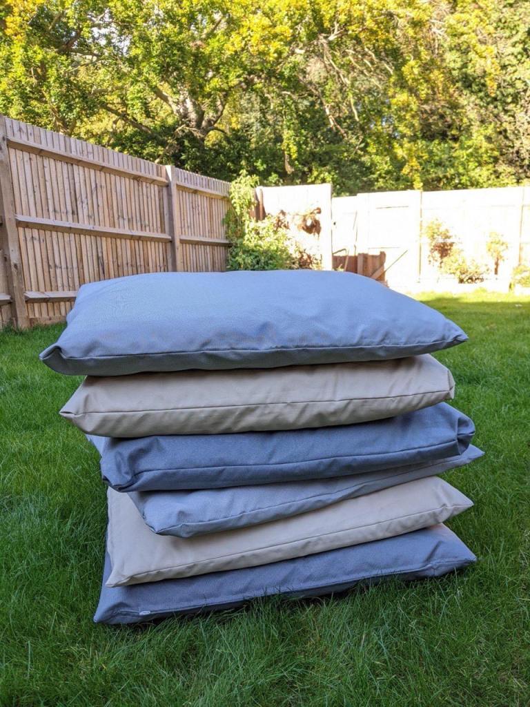 6 extra large outdoor cushions for garden/balcony