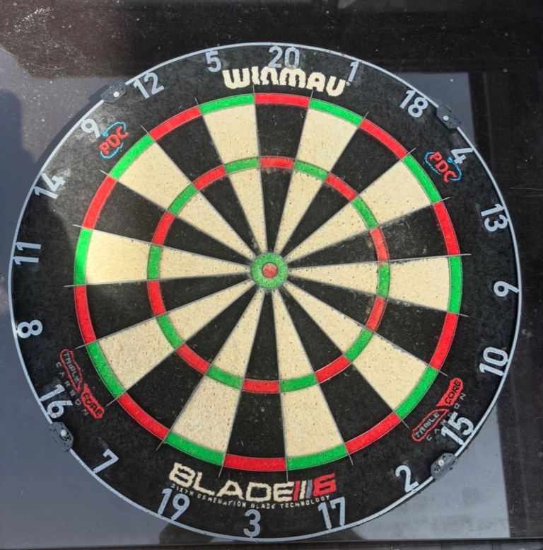 Winmau Blade 6 DARTBOARD – Good Condition