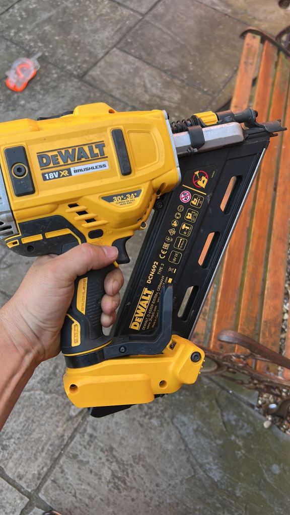 Dewalt 18v first fix nail gun