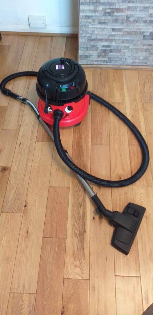 VACUUM CLEANER: NUMATIC HENRY * delivery available *