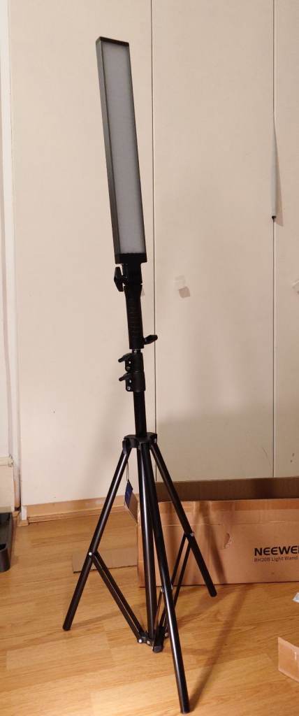 Neewer BH20B Light Wand  (lighting for photography studios)