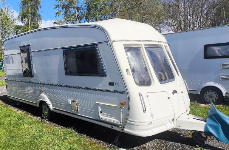 VANROYCE 535ET 3 BERTH TOURING CARAVAN – NO DAMP! AMAZING CONDITION INSIDE AND OUT