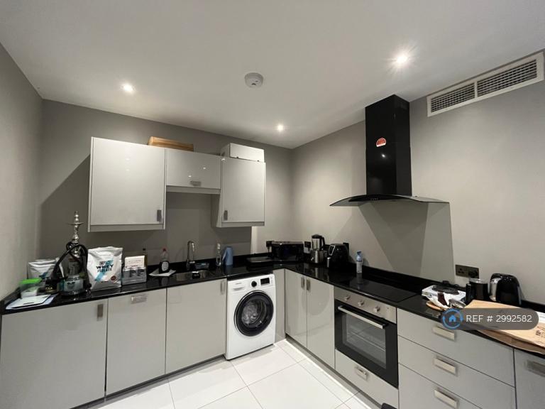 Studio flat in Trafalgar House, Leeds, LS1 (#2992582)