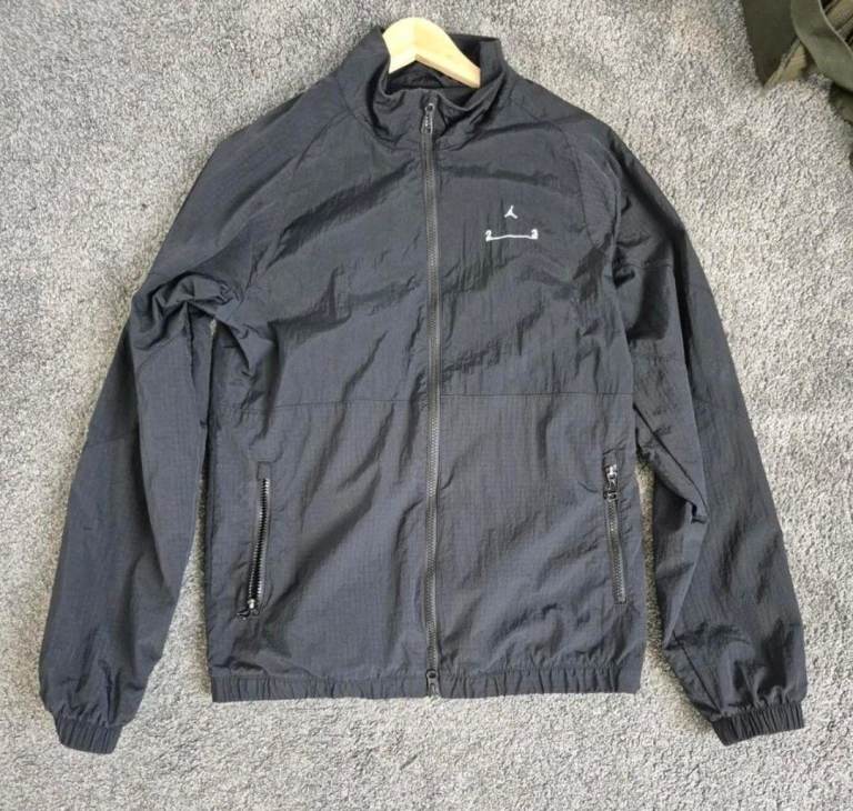 Jordan windbreaker size s