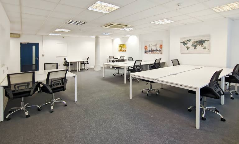 Huddersfield - HD1 1LN \ Office for Rent with Flexible Move-In Options 3 Workstations