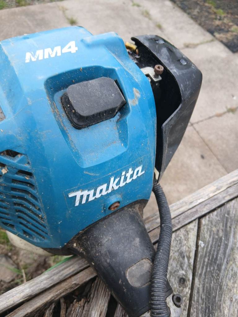 Pole hedde hedge cutter 4 stroke 