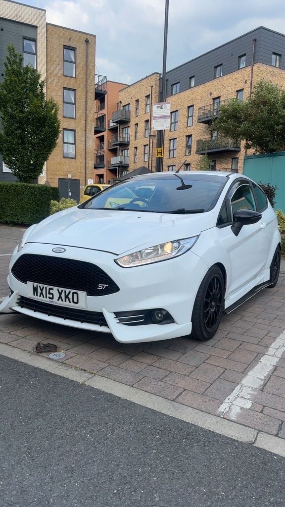 Ford, FIESTA, Hatchback, 2015, Manual, 1596 (cc), 3 doors