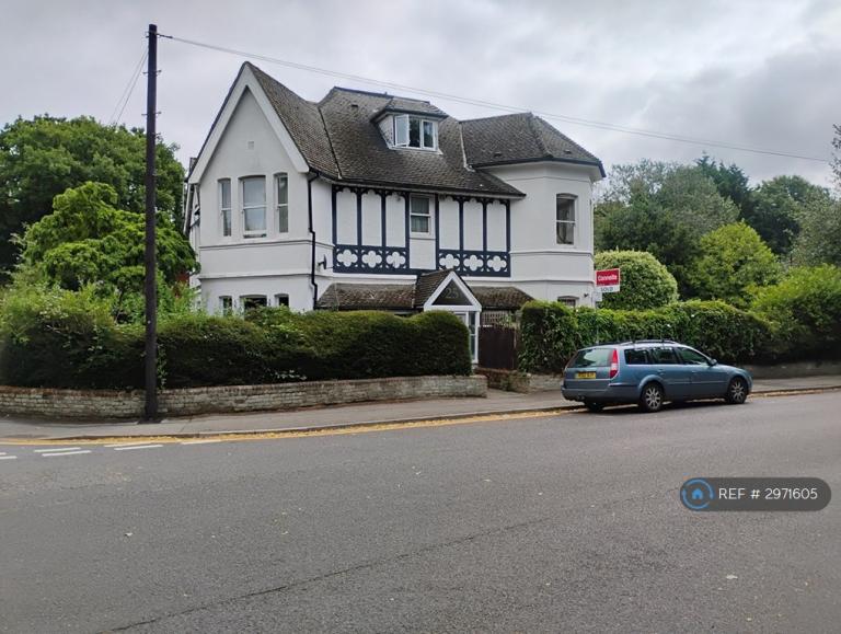 3 bedroom flat in Dean Park Court, Bournemouth, BH1 (3 bed) (#2971605)