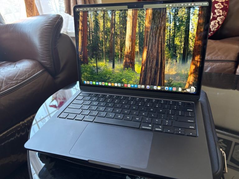 Apple MacBook M4 - Used minimally, still in excellent condition 