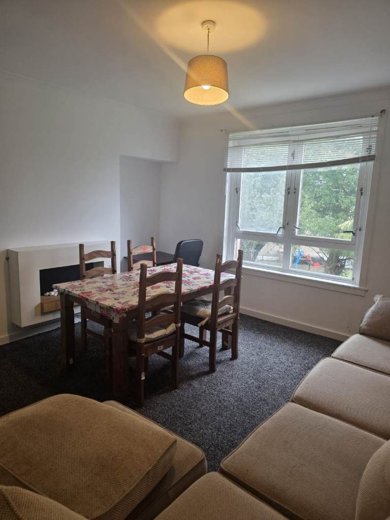 Beautiful 2 Bedroom Flat to Rent in Pollok