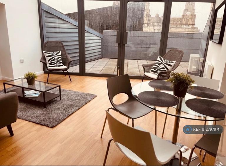 2 bedroom flat in Mann Island, Liverpool, L3 (2 bed) (#2797871)