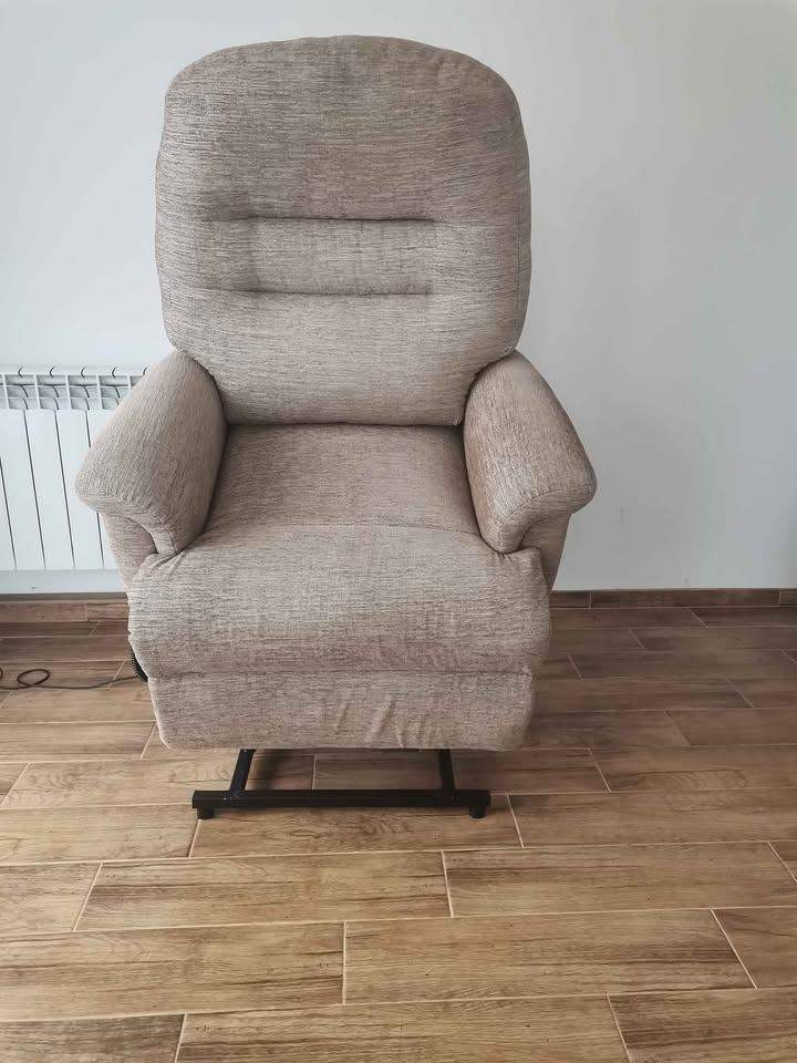 CAN DELIVER - SHERBORNE KESWICK PETITE DUAL MOTOR RISER RECLINER CHAIR IN VERY GOOD CONDITION 