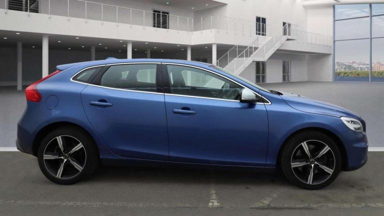 2018 Volvo V40 T2 [122] R DESIGN Nav Plus 5dr Geartronic HATCHBACK PETROL Automatic
