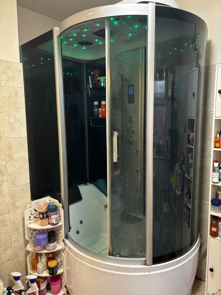 Insignia Steam Jacuzzi bath 