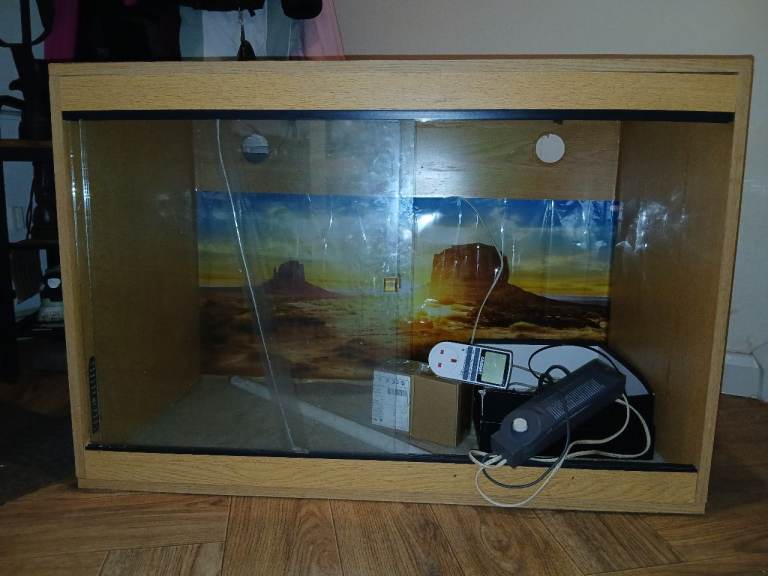 Wooden Vivarium 90x60 with accessories 