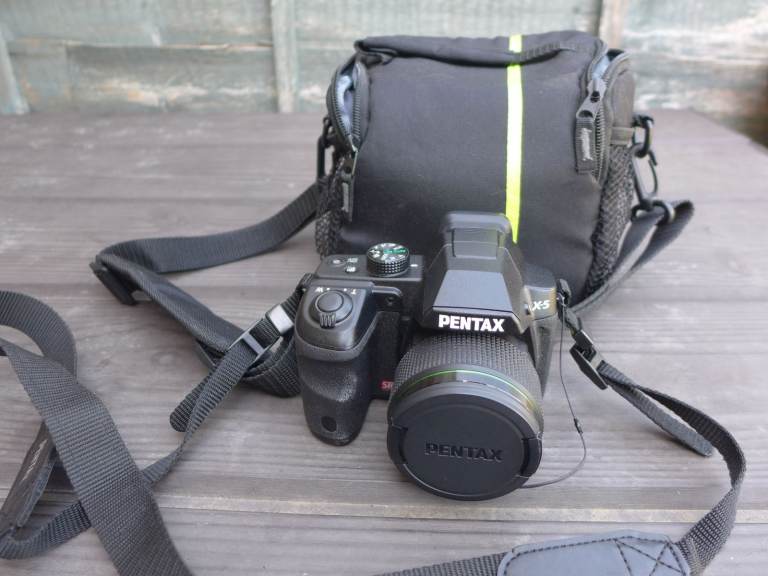 Pentax X5 16mp bridge camera with carry bag