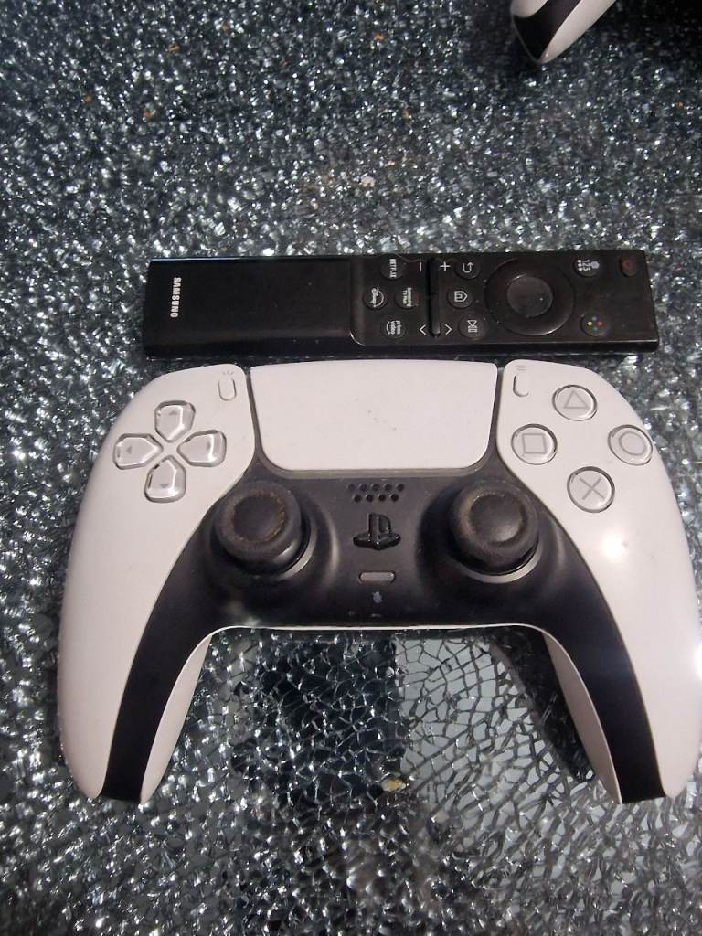 Ps5 controller good as new no cable