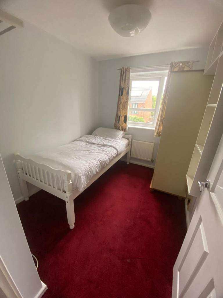 Single Room to Rent | Salford | Bills Included | Parking | Garden | £450 PCM | M7 1AG