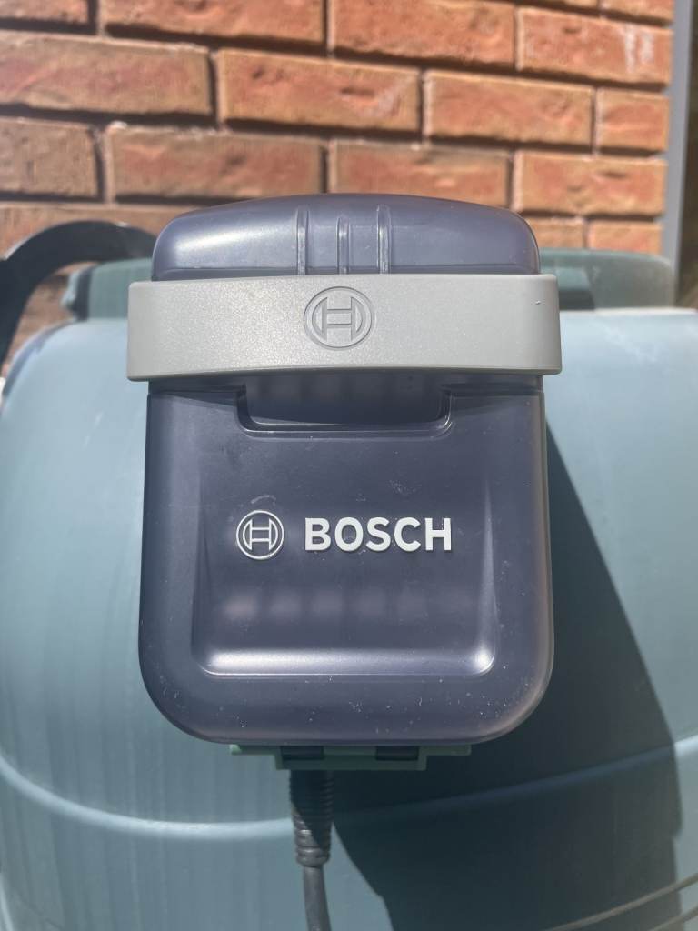 Bosch GardenPump 18V-2000 Cordless Water Pump Set