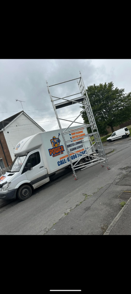 Mobile scaffolding tower