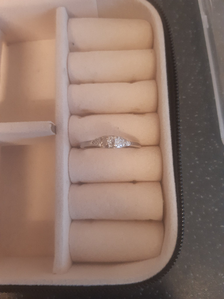 18ct white gold diamond ring